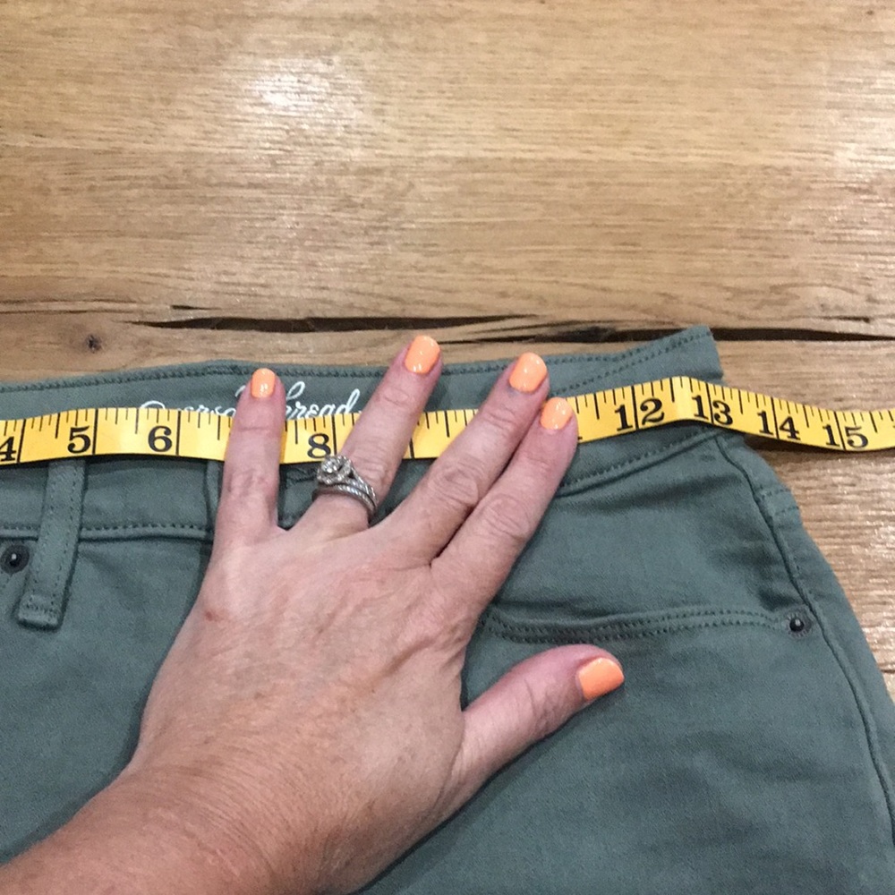 Universal Thread Army Green High Rise MIDI Shorts - Picture 2 of 7